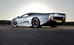 JAGUAR XJ220