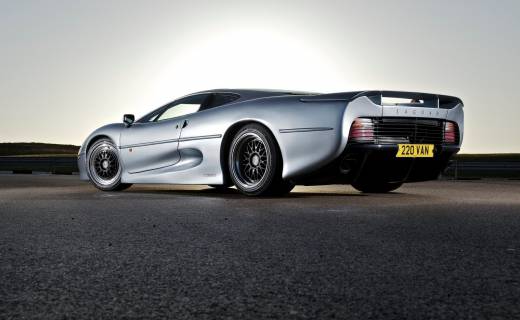 5 JAGUAR XJ220