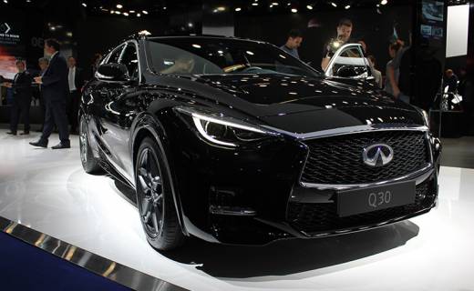 INFINITI Q30 2 WEB