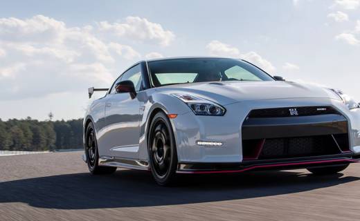 VISUEL NISSAN GTR NISMO 1