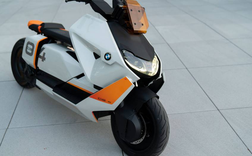 Scooter électrique : BMW CE 04 en location à 180 euros par mois