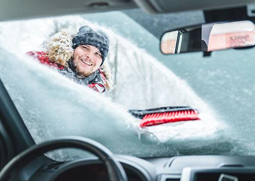 Protéger sa voiture du froid : 7 gestes à adopter en hiver