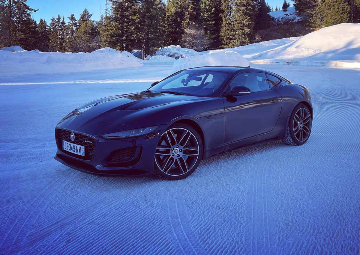 Jaguar F-Type sur la glace : et pourquoi pas ?