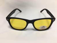 Monture lunettes noires à verres jaunes